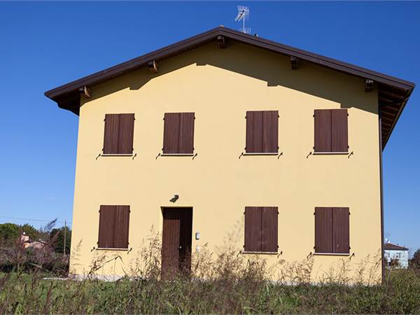 🏡✨ Sogno in Campagna a Cento: Il Tuo Rifugio Esclusivo con Potenziale Illimitato! ✨🏡