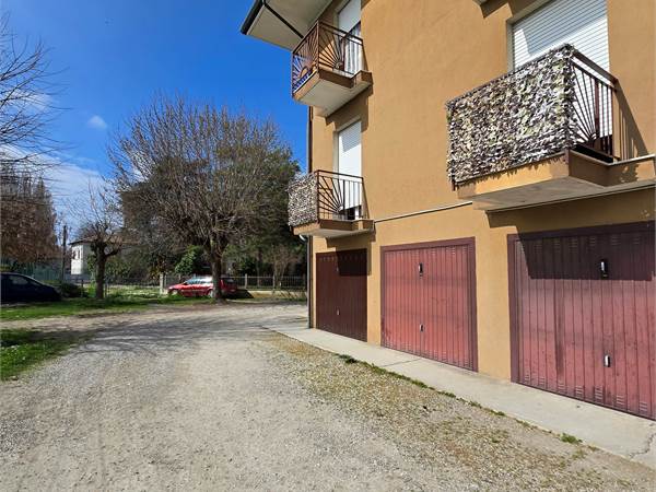 🌟 Ampio Quadrilocale Ristrutturato: Spazio e Comfort a Dosso (Terre del Reno)