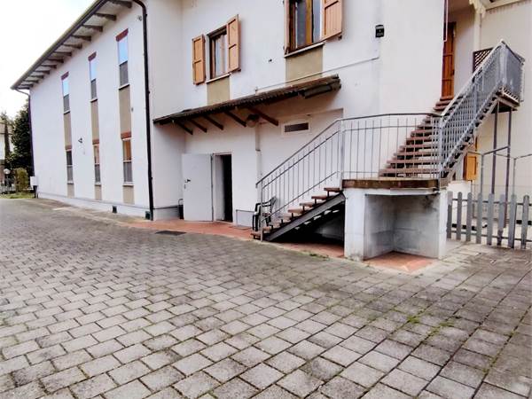 Appartamento al primo piano a Cento senza spese condominiali.